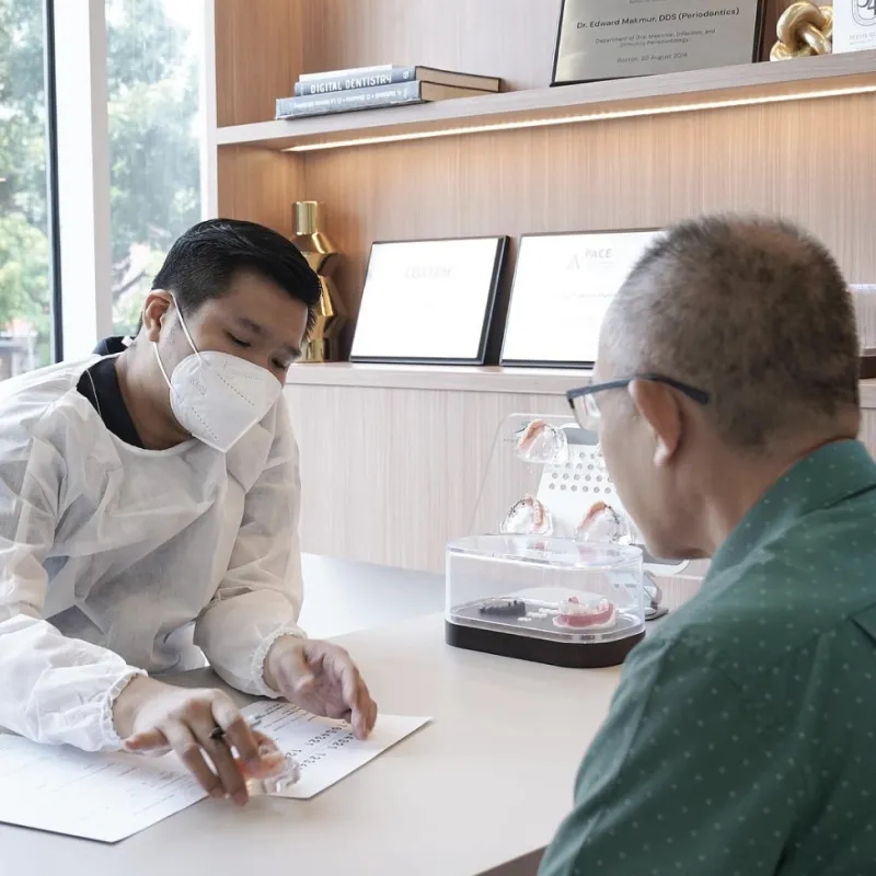 Dokter Spesialis Implan Berpengalaman